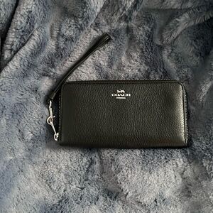Coach Black Pebbled Leather Continental Wallet, w/Wrist Strap.